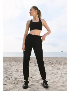 Pantalón tobillero, deportivo, con lazada