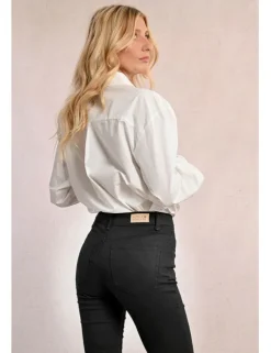 Pantalón vaquero acampanado