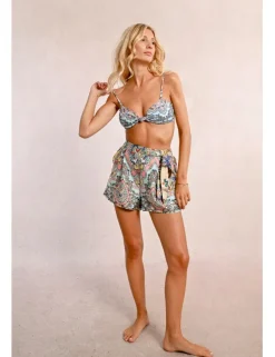 Short corto con estampado y lazada