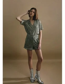 Short corto con estampado y lentejuelas