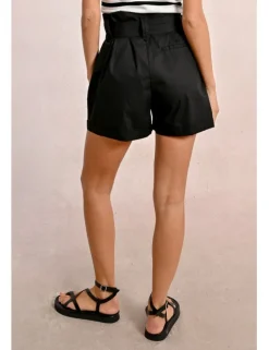 Short corto con estampado y lazada