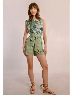 Short corto con estampado y lazada