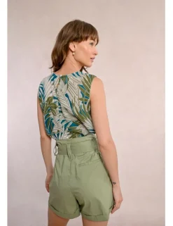 Short corto con estampado y lazada