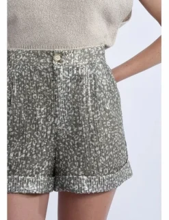Short corto con estampado y lentejuelas