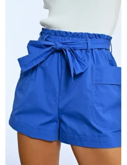 Short corto con lazada