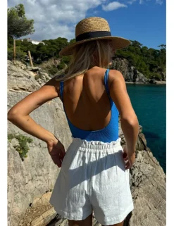 Short corto con lazada