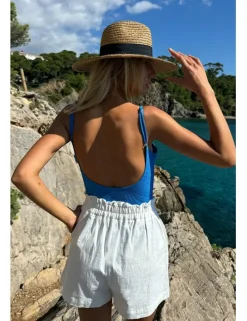 Short corto con lazada