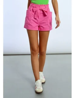 Short corto con lazada