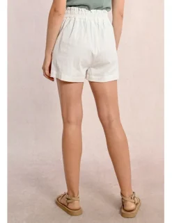 Short corto con lazada