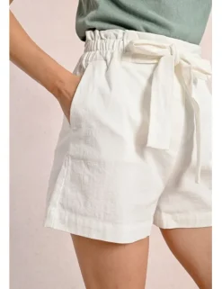 Short corto con lazada