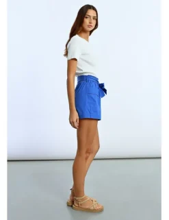 Short corto con lazada
