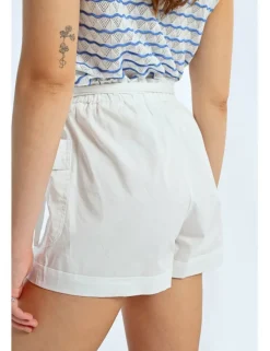 Short corto con lazada