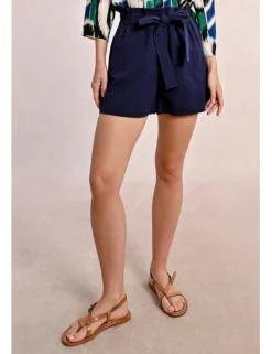 Short corto con lazada