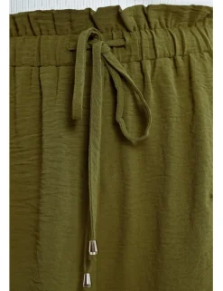 Short corto con lazada detalle pliegue