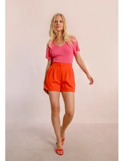 Short corto con pliegues