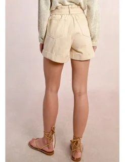 Short vaquero con cinturón