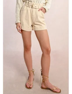 Short vaquero con cinturón