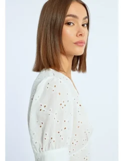 Top corto detalle flores