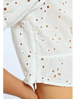 Top corto detalle flores