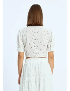Top corto detalle flores