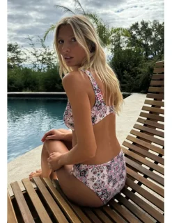 Top de bikini de tirantes con estampado y hebilla
