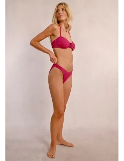 Top de bikini en tejido texturizado detalle nudo