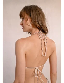 Top de bikini triángulo en tejido brillante