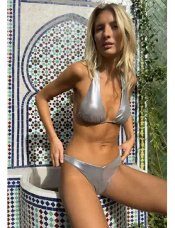 Top de bikini triángulo en tejido metalizado