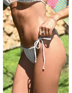 Top de bikini triángulo en tejido brillante