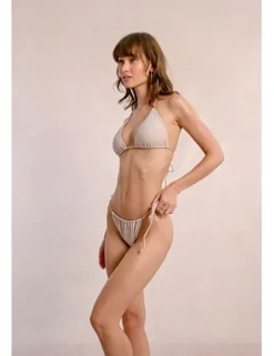 Top de bikini triángulo en tejido brillante