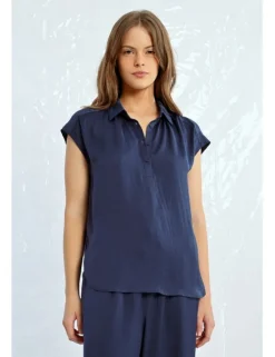 Top de manga corta con cuello camisero