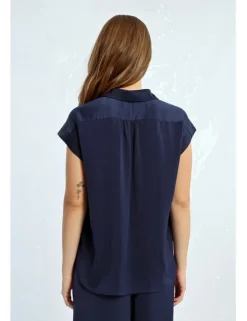 Top de manga corta con cuello camisero