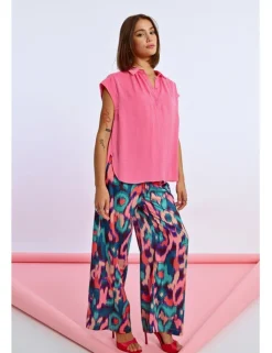 Top de manga corta con cuello camisero