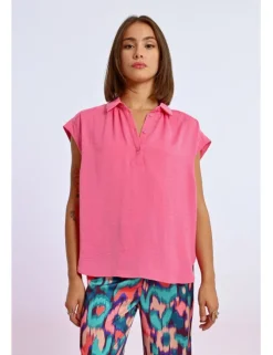 Top de manga corta con cuello camisero