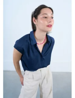 Top de manga corta con cuello camisero