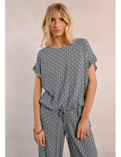 Top de manga corta con lazada y estampado