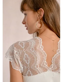 Top de manga corte detalle encaje