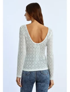 Top de manga larga detalle flores y transparencias