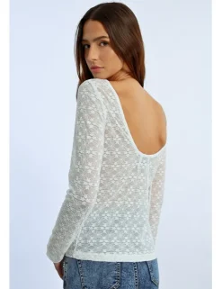 Top de manga larga detalle flores y transparencias