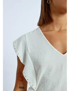Top de manga mariposa detalle tachuelas