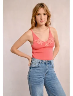 Top de tirantes con detalles