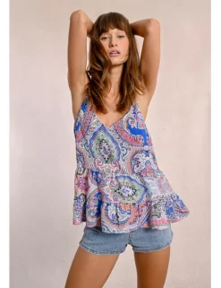 Top de tirantes con estampado y volantes