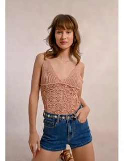 Top de tirantes en tejido de crochet