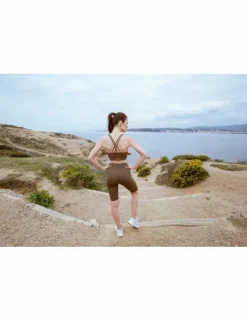 Top deportivo, tiras en la espalda