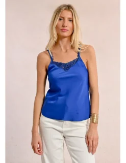 Top lencero de tirantes con detalles bordados