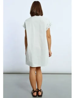 Vestido corto camisero con pliegues