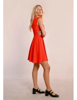 Vestido corto con detalle de pliegues