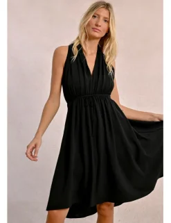 Vestido corto con escote halter asimétrico