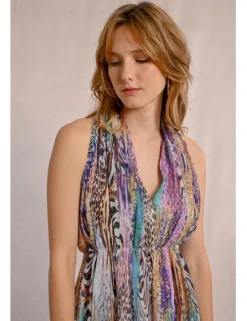 Vestido corto con escote halter asimétrico con estampado
