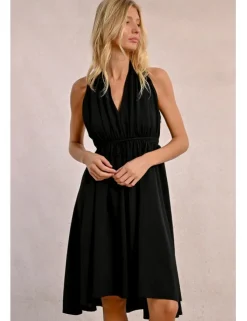 Vestido corto con escote halter asimétrico